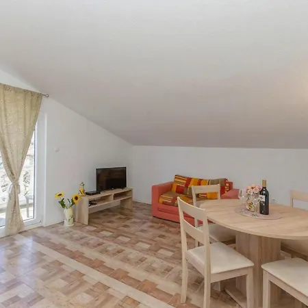 Fortuna In Pirovac, Close To The Seabeach Apartment