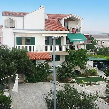Apartment Fortuna In Pirovac, Close To The Seabeach *